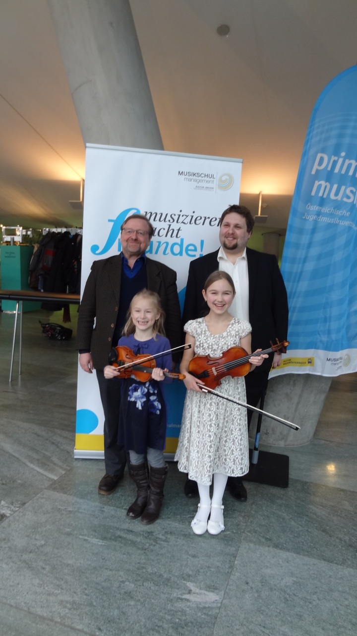 Markus Baumann und Schülerinnen am prima la musica Landeswettbewerb